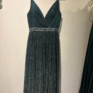 “DIVINE” Elegant Deep Green V-Neck Prom Dress